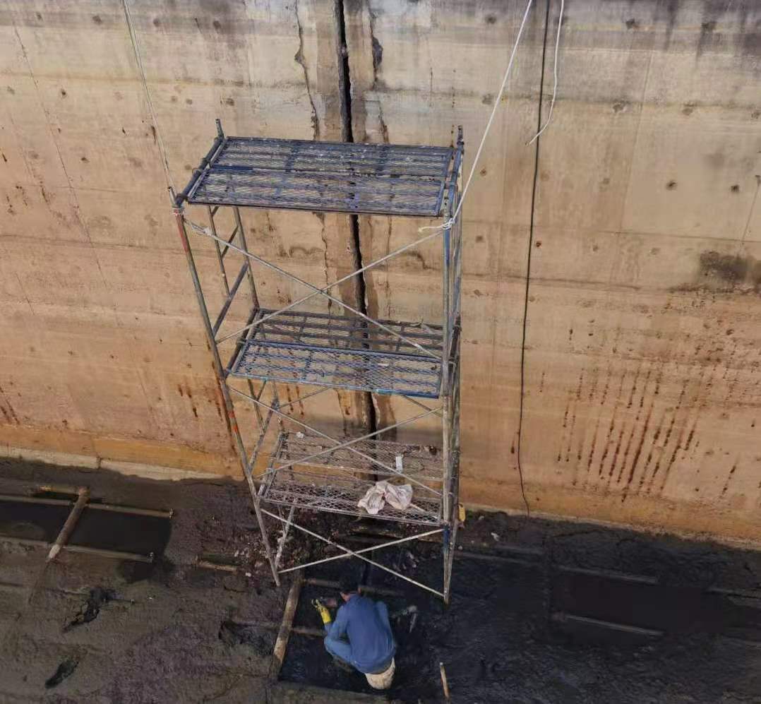 伸缩缝堵漏